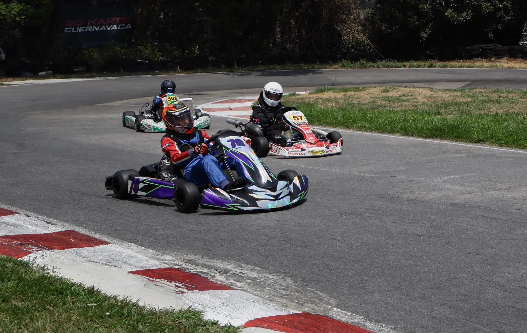 Grupo de pilotos en Go Karts Cuernavaca